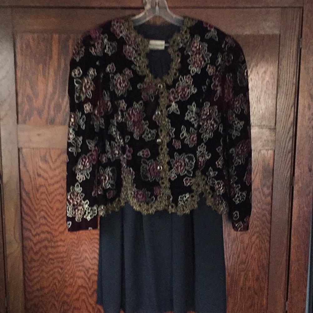 Velveteen embellished Jacket & Skirt